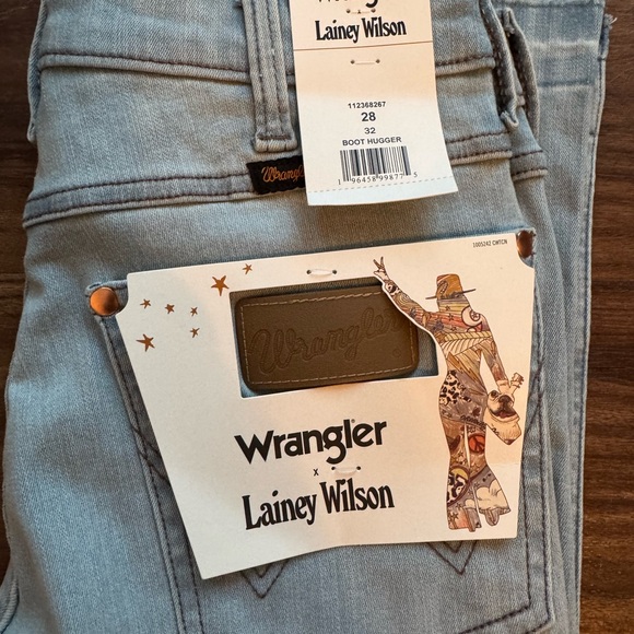 Wrangler Women's Straight Leg Jeans in Light Blue - Picture 2 of 2